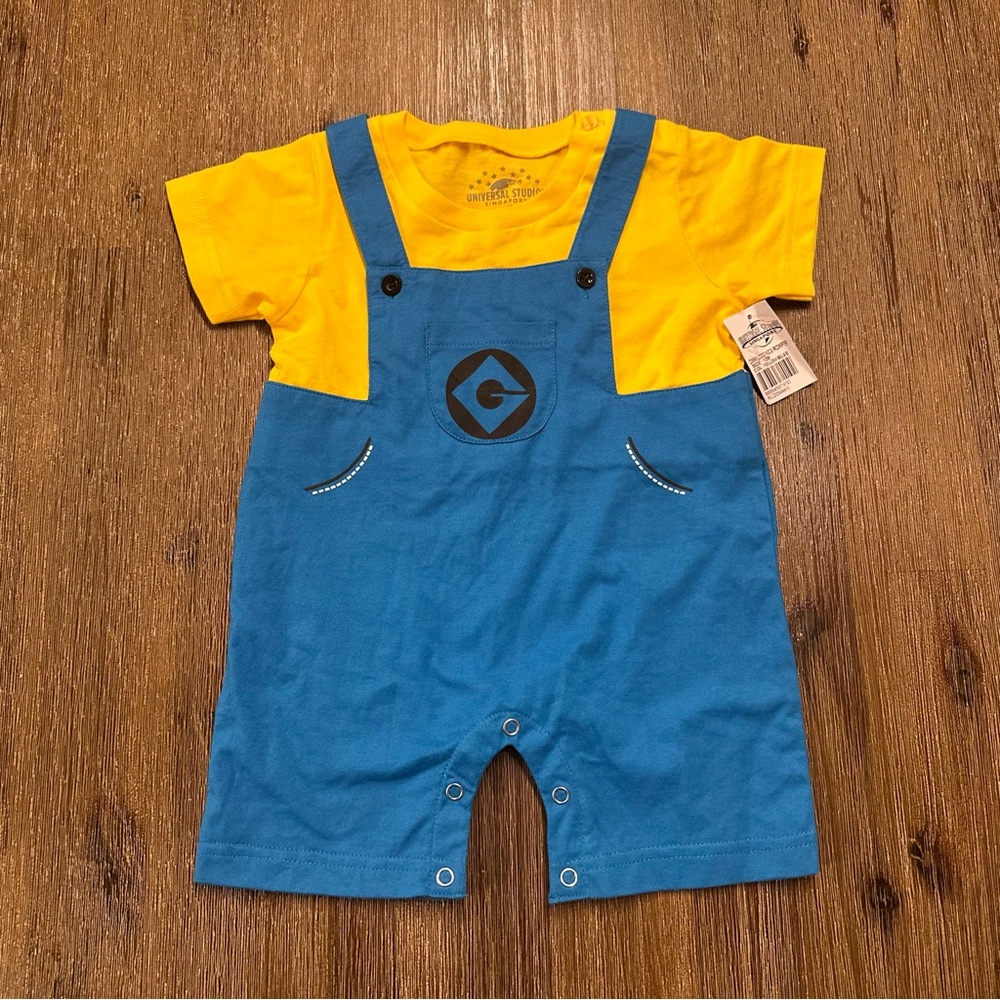 2/24$ NWT Universal Studios Singapore Kids Blue Yellow Minions Overall Set 6-12M
